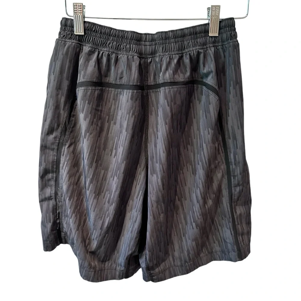 Lululemon Pace Breaker Shorts‎ Mens Size S Lined Geometric Gray Gym